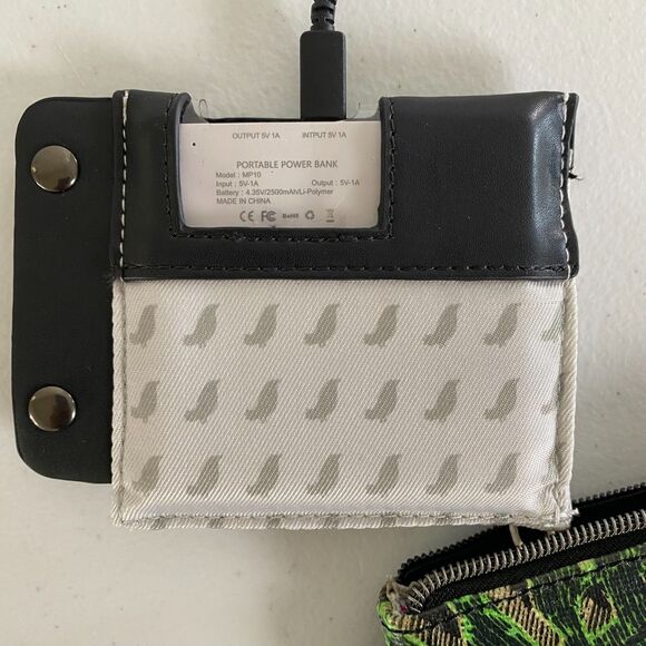 Sakroots Wristlet Artist Circle Black Wild Life Portable Power Bank NEW - Picture 7 of 10